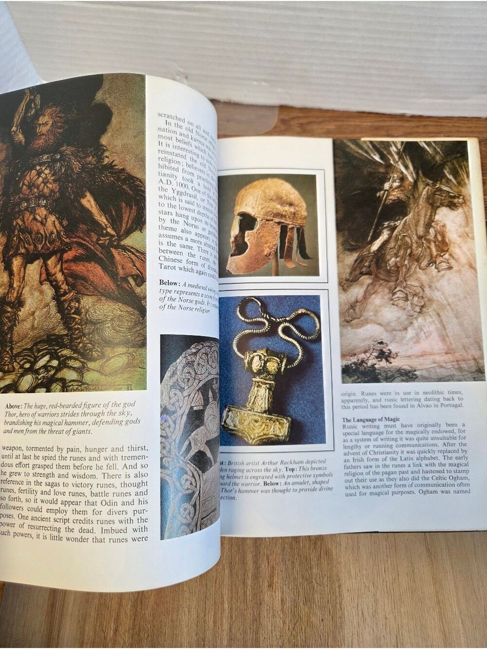 Vintage 70s 2-Piece Fortune Tellers & Zodiac Hard Cover Books - Picture 12 of 13